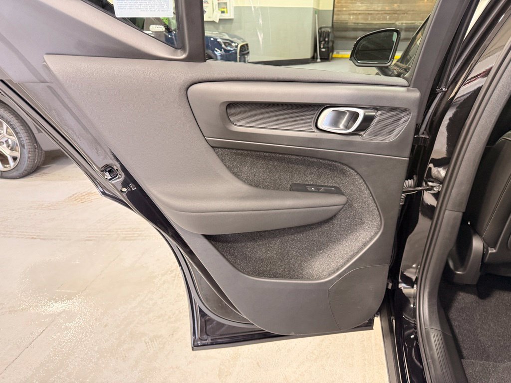 Used 2026 Volvo XC40 B5 Core AWD/4WD image 19