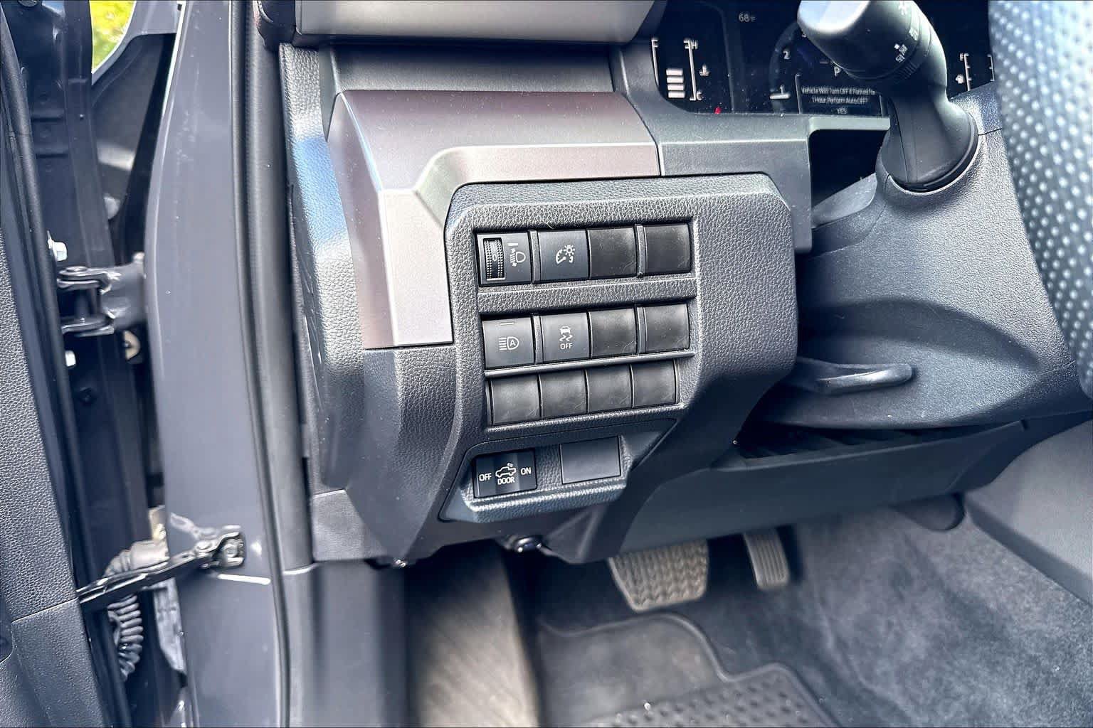 Used 2025 Toyota Tacoma SR5 AWD/4WD image 33