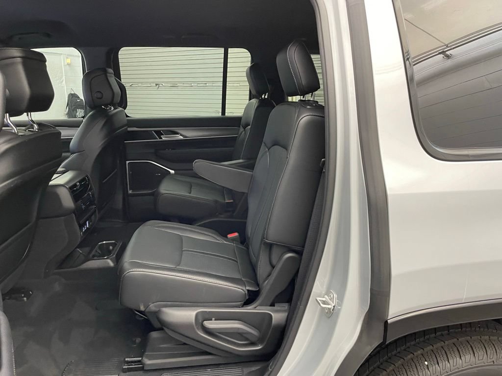 New 2026 Jeep Grand Wagoneer 4WD image 19
