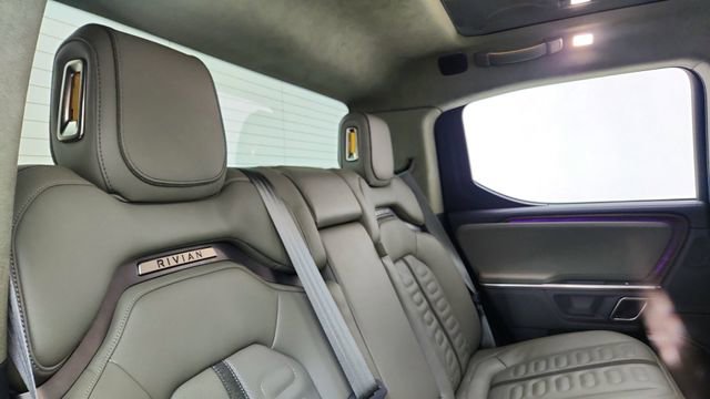 Used 2024 Rivian R1T Adventure AWD/4WD image 26