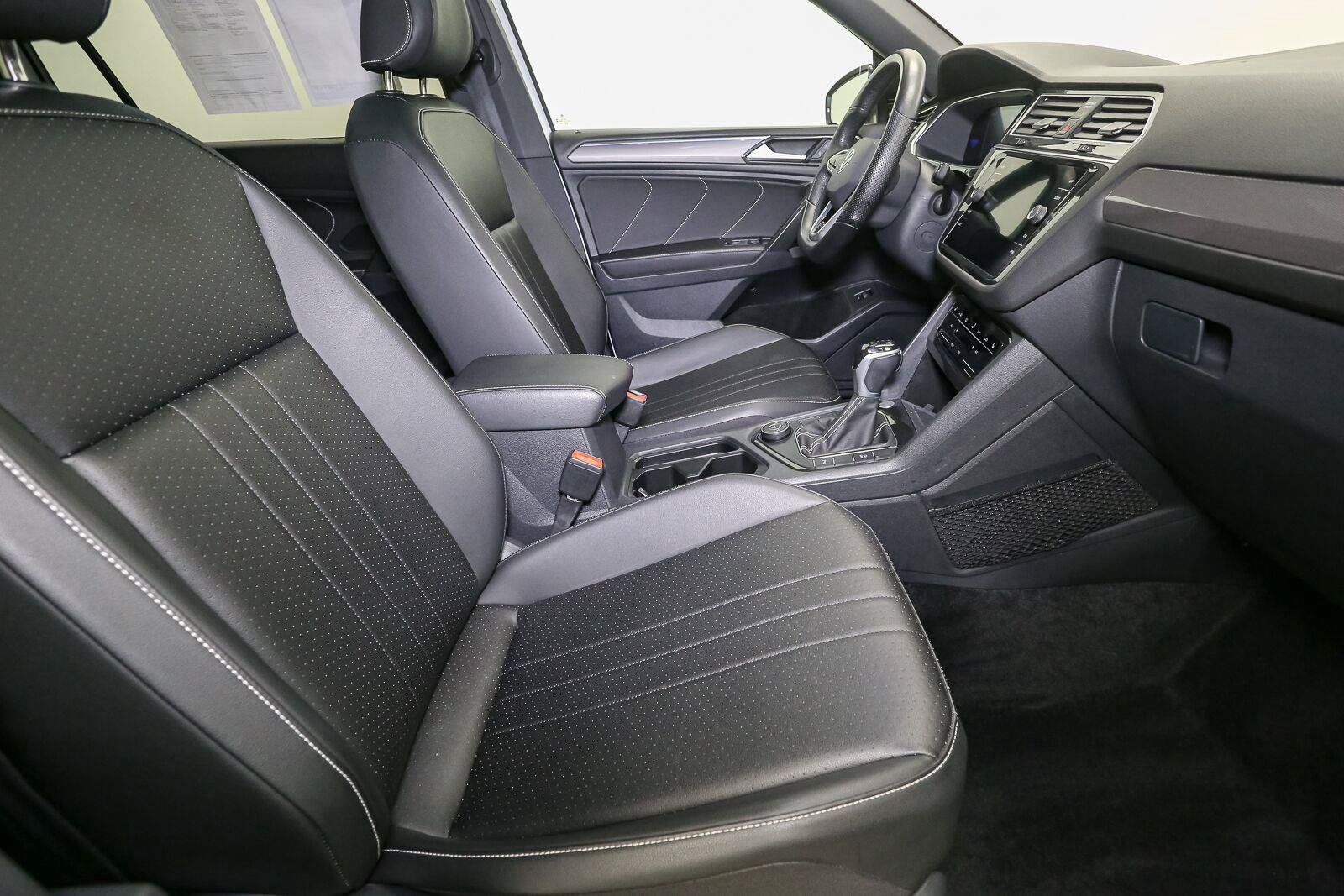 Certified 2024 Volkswagen Tiguan SE R-Line AWD/4WD image 23