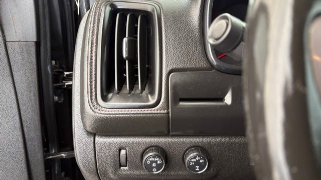 Used 2016 GMC Canyon SLE w/ All Terrain Adventure Package image 32