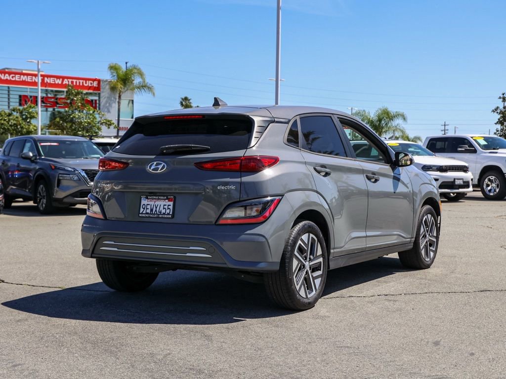 Used 2023 Hyundai Kona SE w/ Cargo Package image 4
