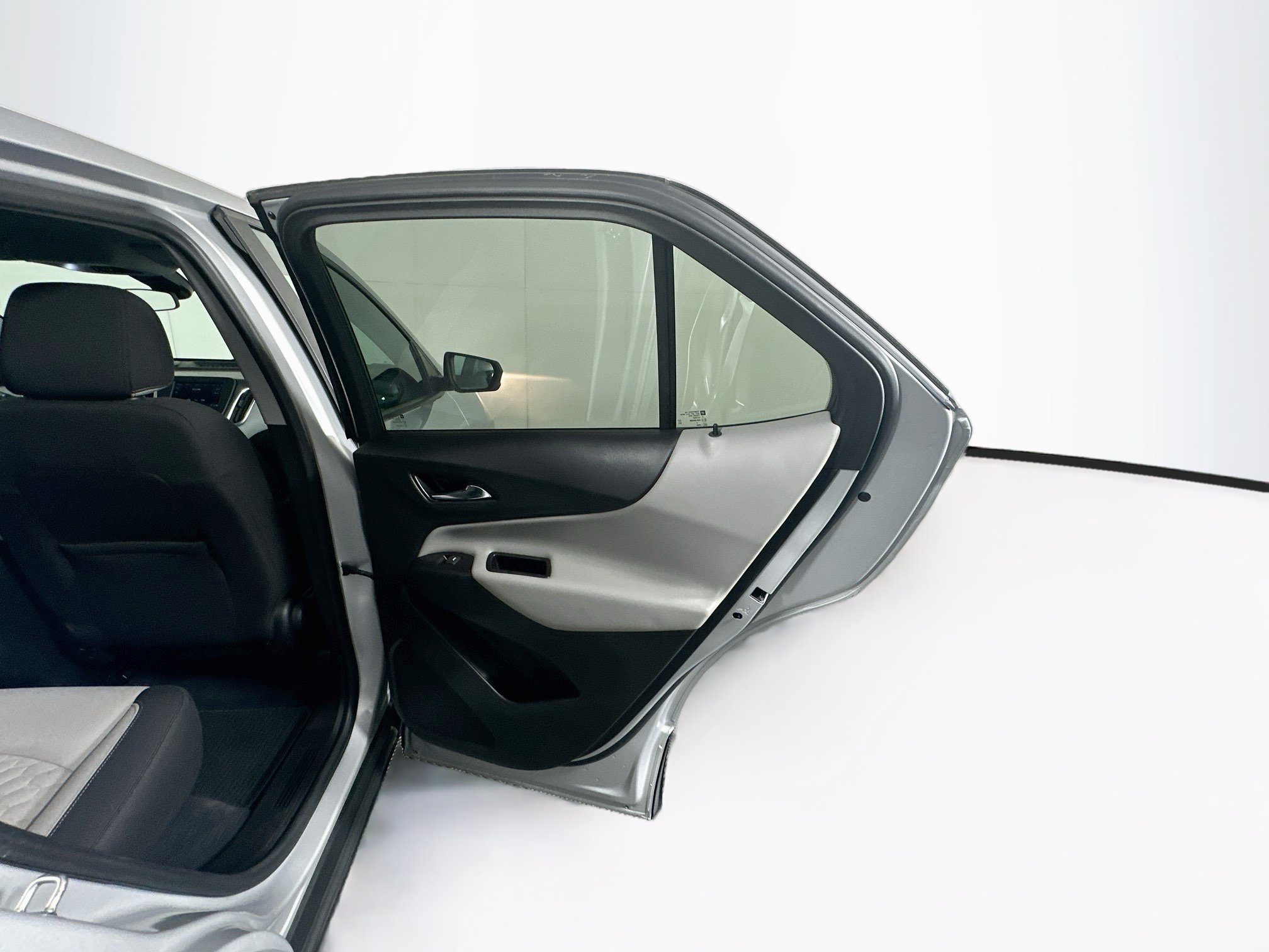 Used 2021 Chevrolet Equinox LS w/ LS Convenience Package FWD image 27