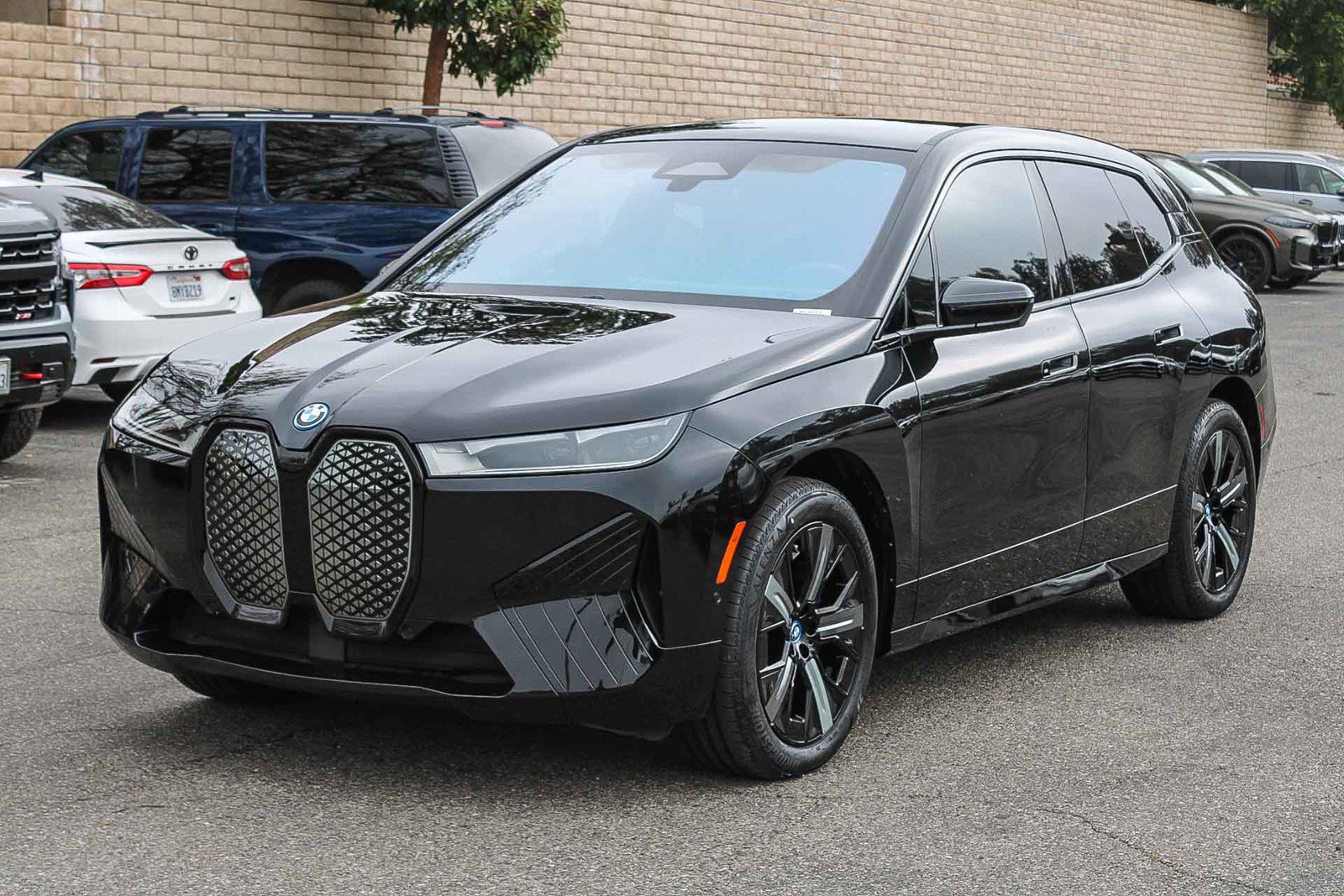 Certified 2023 BMW iX xDrive50 w/ Sport Package image 3