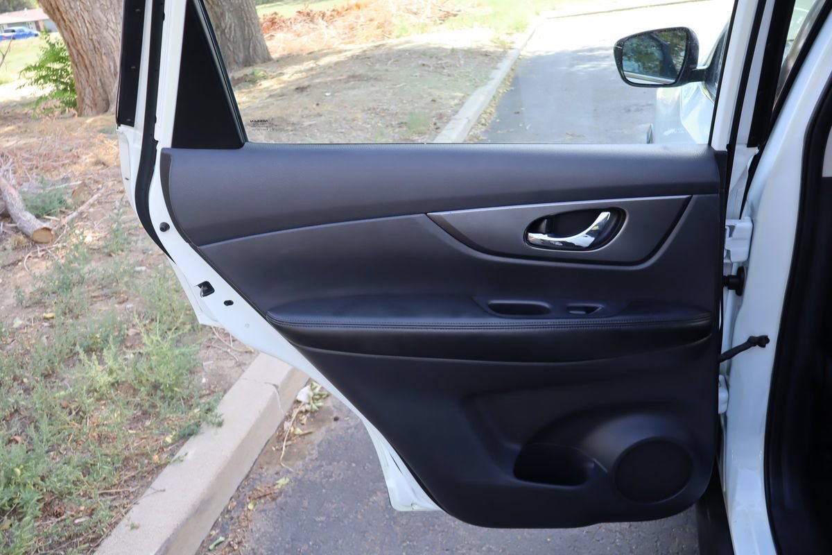 Used 2015 Nissan Rogue S AWD/4WD image 24