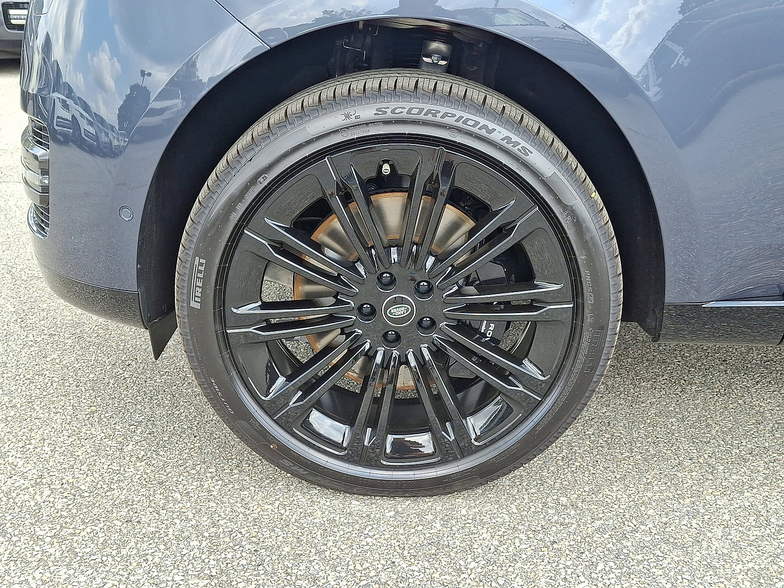 New 2025 Land Rover Range Rover SE image 2