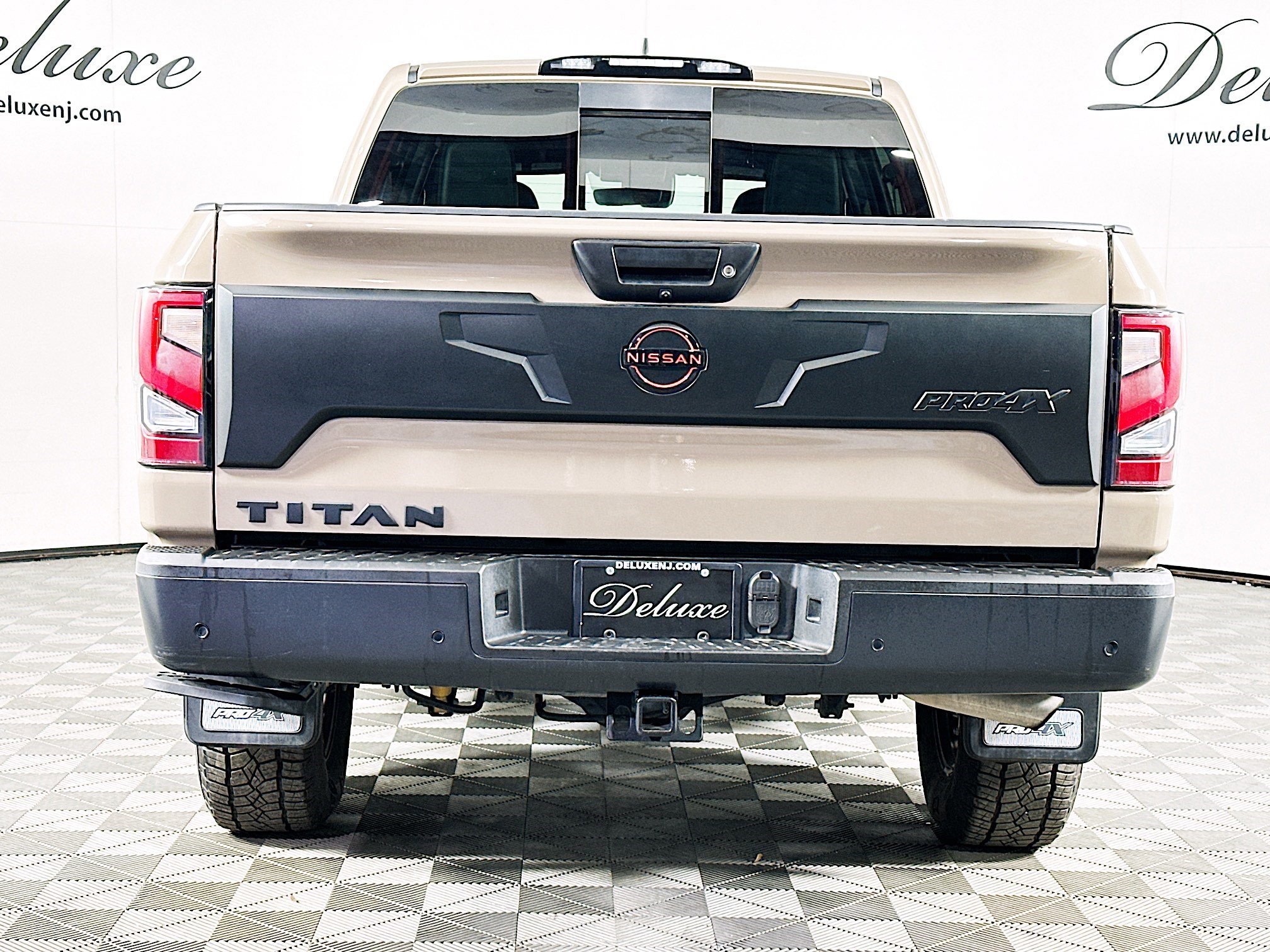 Used 2024 Nissan Titan PRO-4X w/ Pro-4x Convenience Package image 5