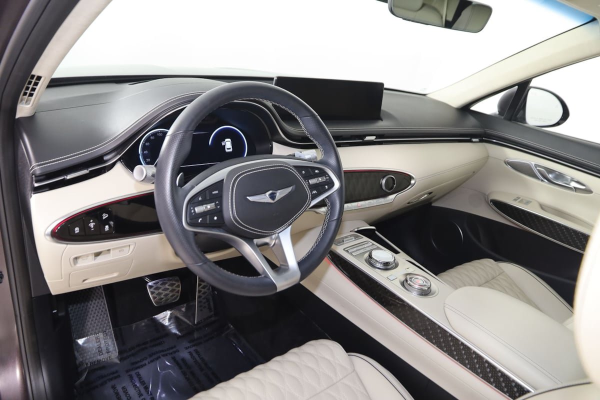 Used 2023 Genesis GV70 3.5T Sport w/ Sport Prestige Package AWD/4WD image 29