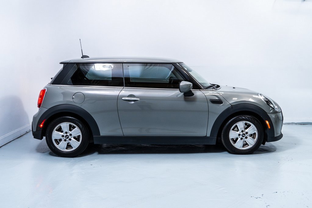 Used 2022 MINI Cooper 2-Door Hardtop image 8