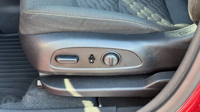 Used 2020 Chevrolet Equinox LT w/ Driver Convenience Package FWD image 19