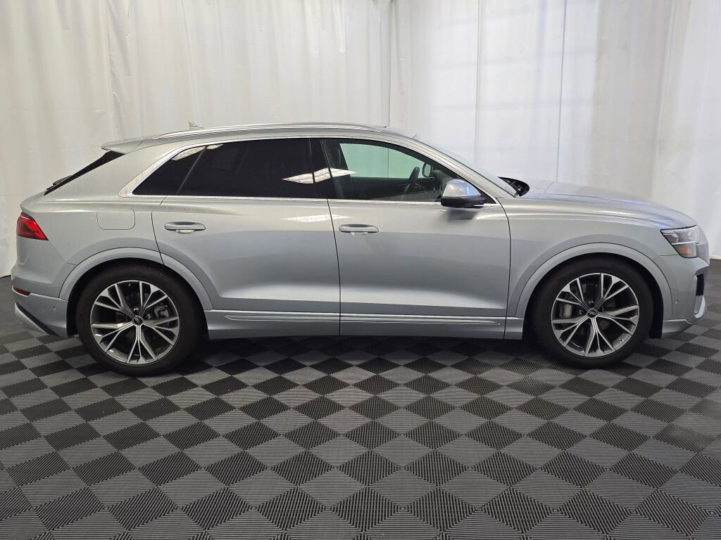 Used 2024 Audi Q8 Prestige w/ Prestige Package image 7