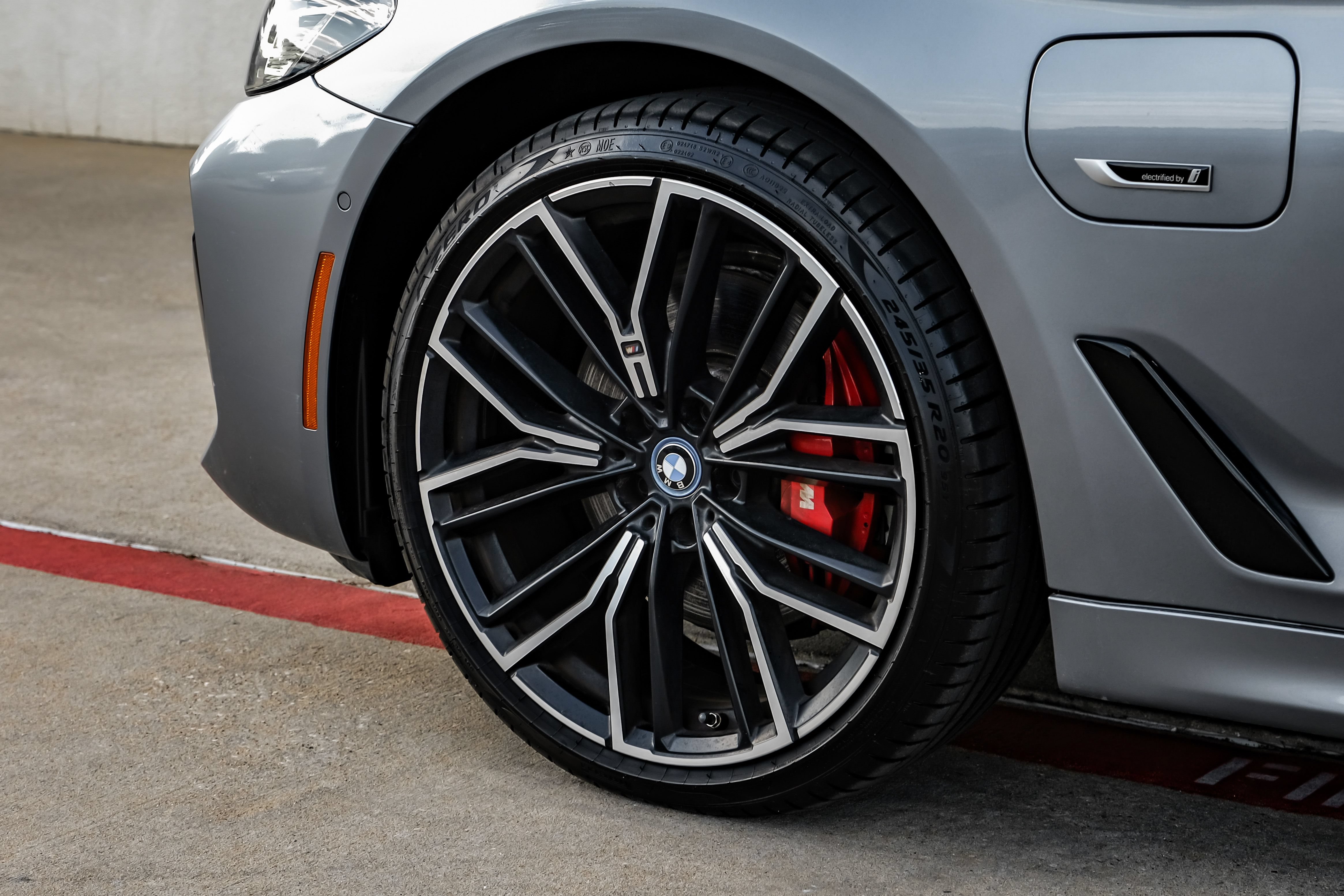 Used 2022 BMW 530e w/ M Sport Package RWD image 49