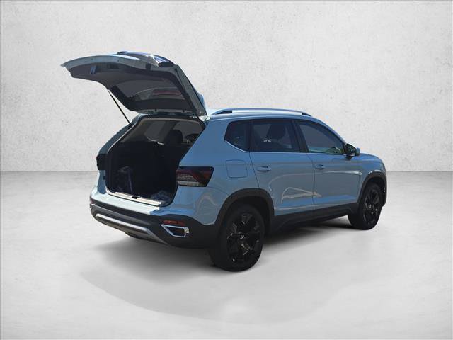 New 2026 Volkswagen Taos SE FWD image 2