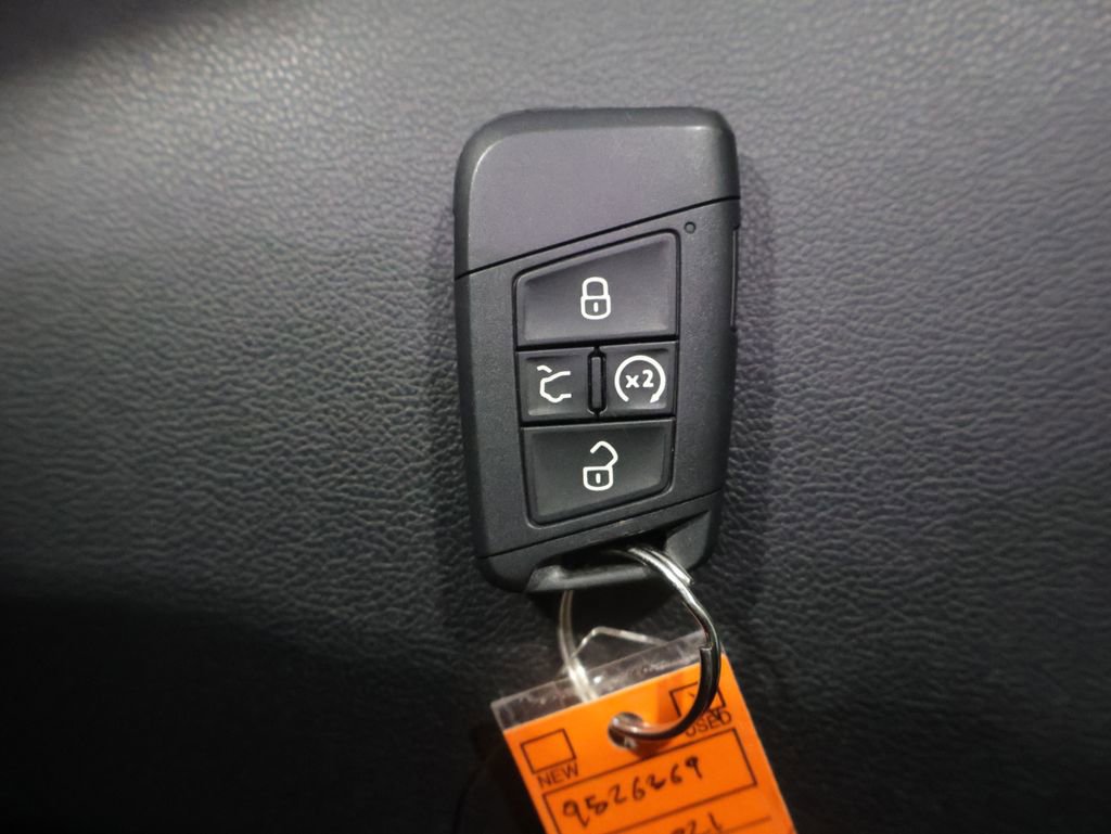 Used 2021 Volkswagen Atlas SE image 27