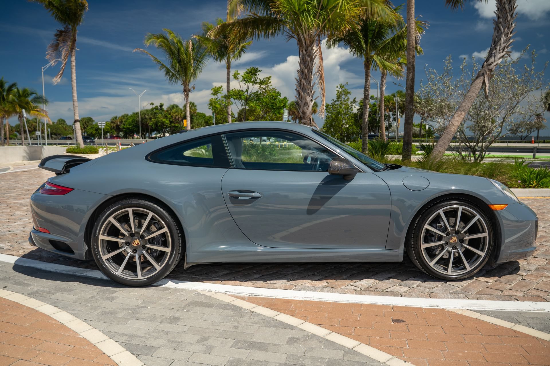 Used 2017 Porsche 911 Carrera RWD image 4