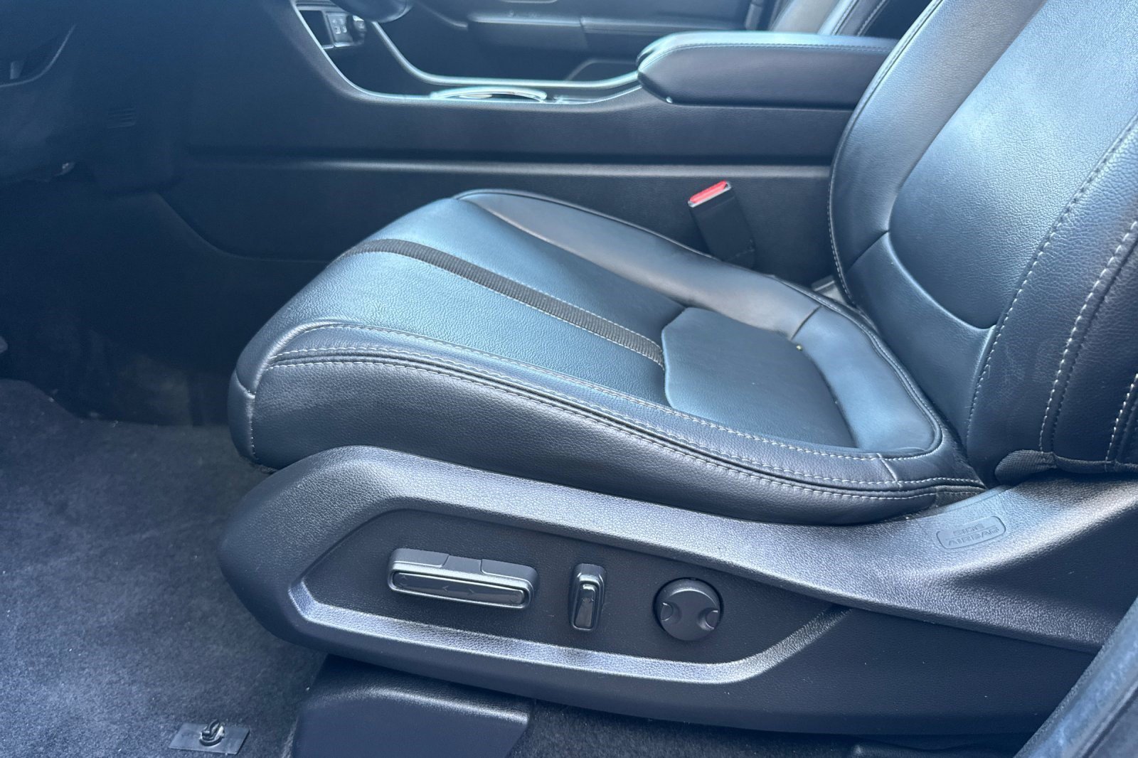 Certified 2025 Honda Pilot Touring image 15