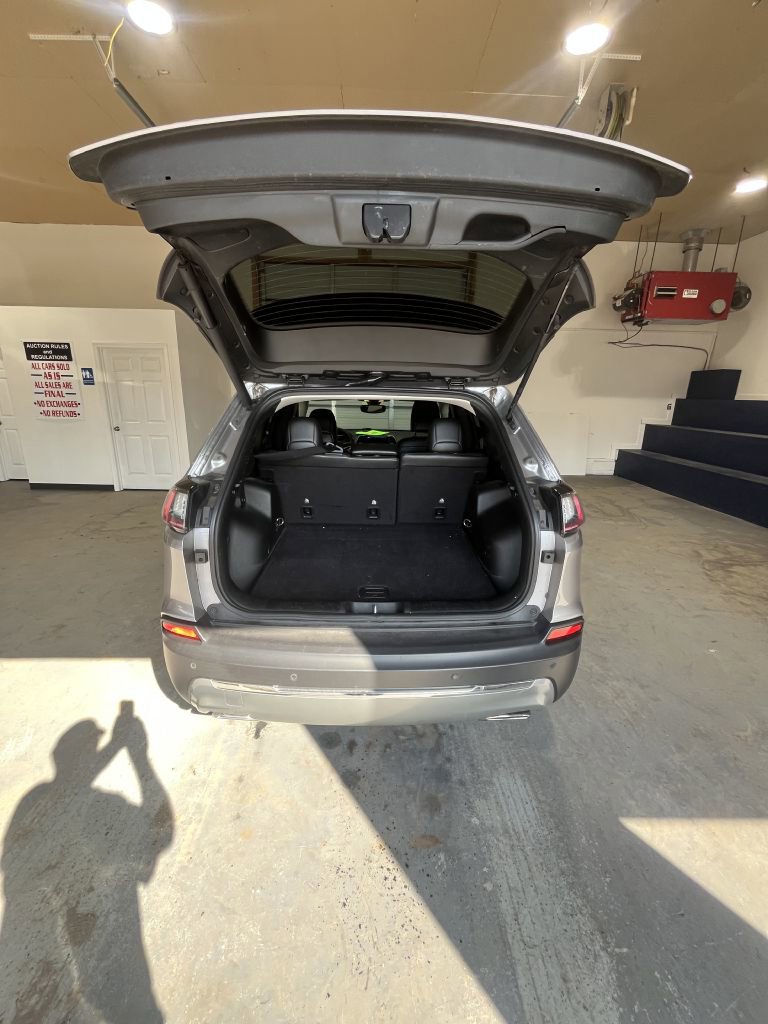 Used 2019 Jeep Cherokee Limited image 8