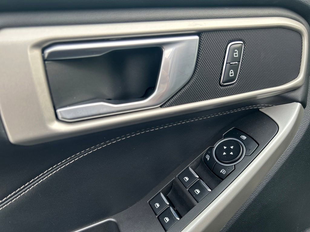 Used 2023 Ford Explorer XLT w/ Equipment Group 202A image 21