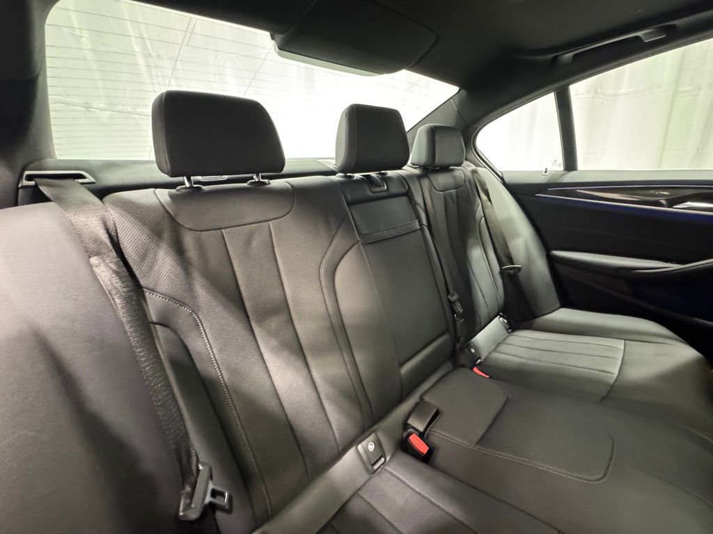 Used 2023 BMW 540i xDrive w/ Premium Package image 27