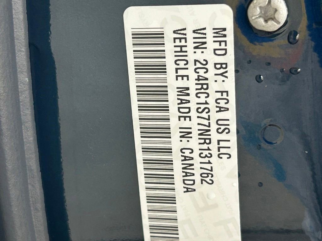 Used 2022 Chrysler Pacifica Limited w/ Uconnect Theater Family Group FWD image 47