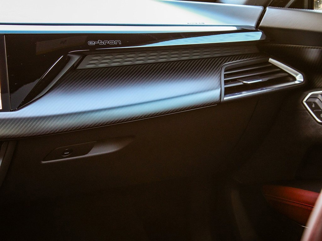 Used 2024 Audi e-tron GT Premium Plus image 17