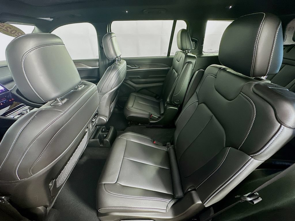 Certified 2025 Jeep Grand Cherokee L Limited AWD/4WD image 37