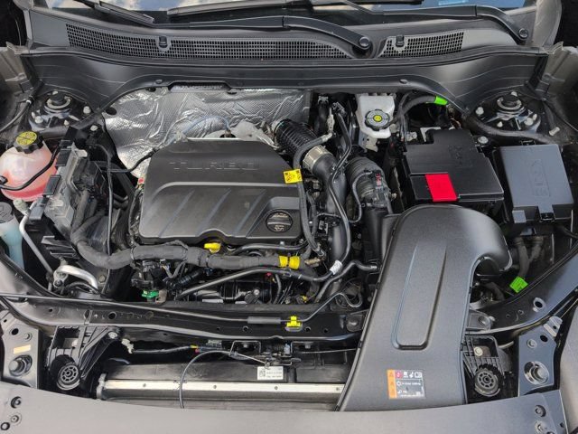 Used 2025 Chevrolet Trax LT w/ LT Convenience Package FWD image 34