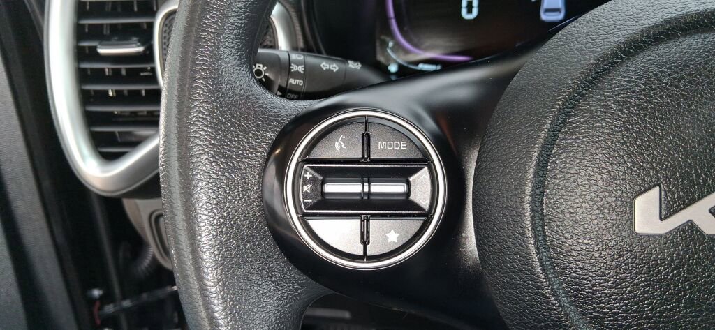 Used 2023 Kia Soul LX w/ Option Group 015 FWD image 23