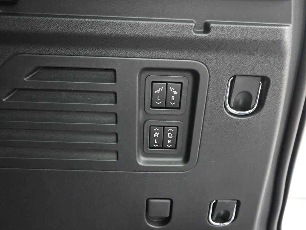 New 2026 Chevrolet Traverse High Country w/ LPO, Floor Liner Package image 11