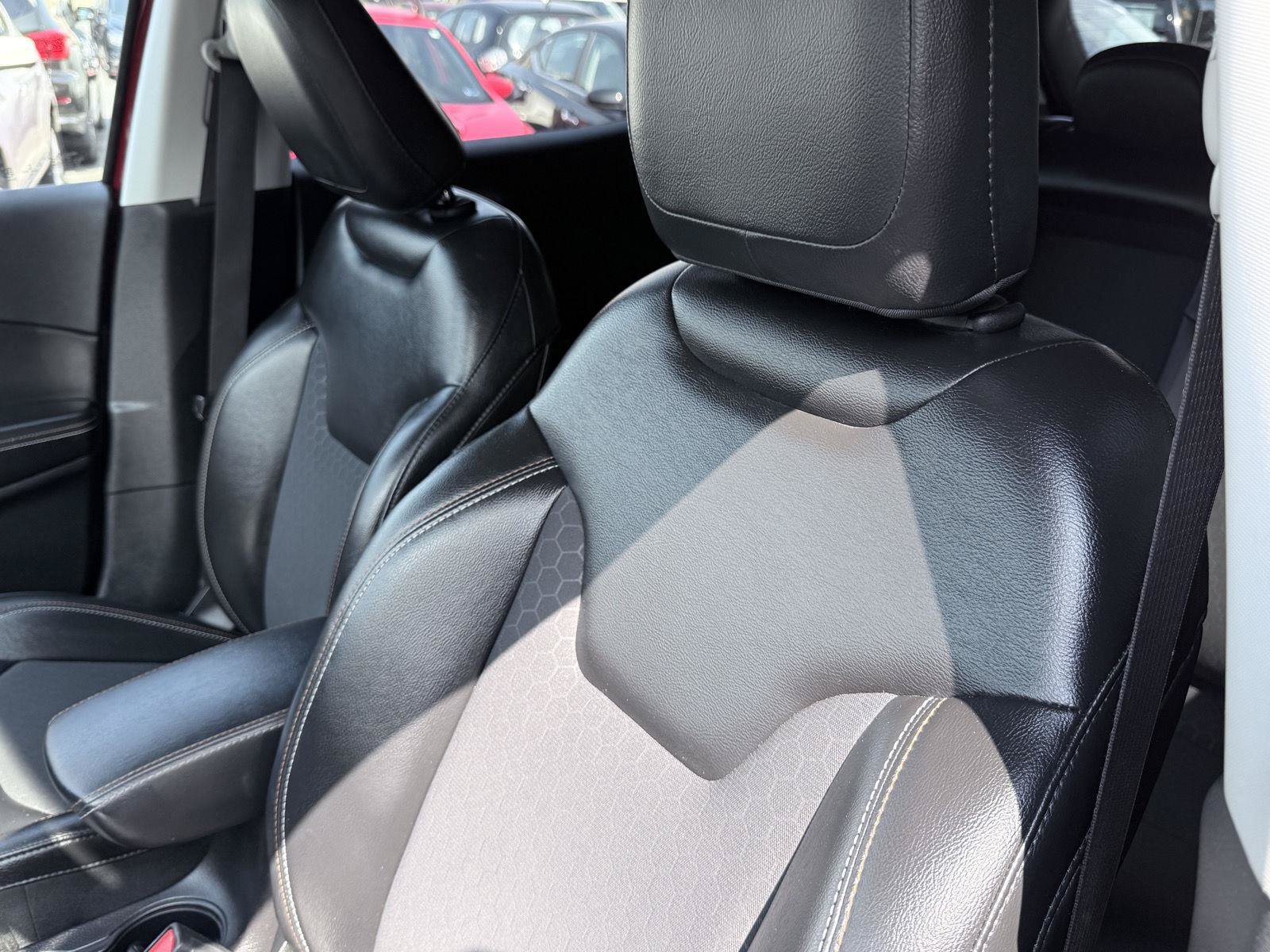 Used 2018 Jeep Compass Latitude w/ Popular Equipment Group AWD/4WD image 19