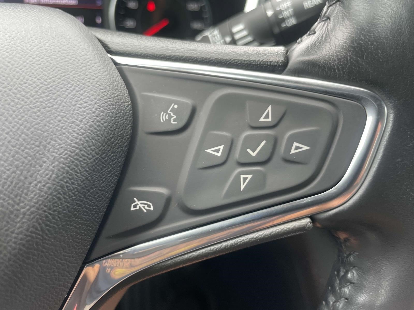 Used 2020 Chevrolet Equinox Premier FWD image 22
