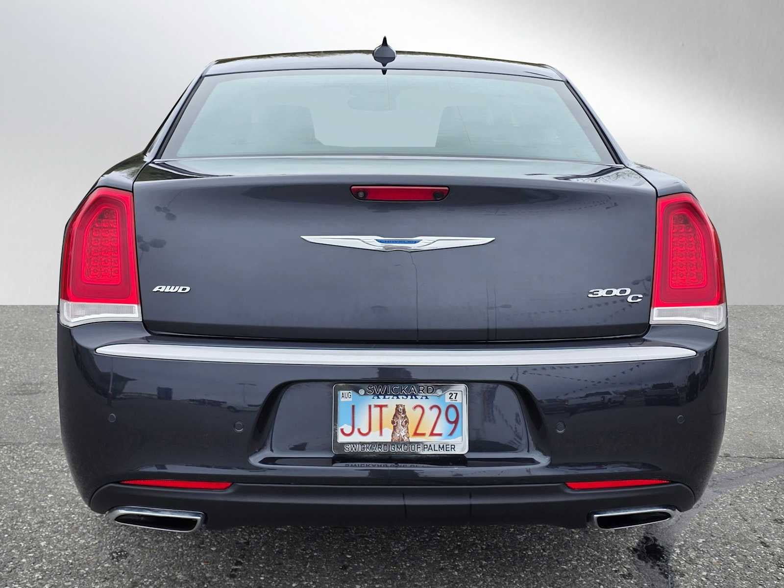 Used 2017 Chrysler 300 C Platinum w/ Safetytec Plus Group AWD/4WD image 4