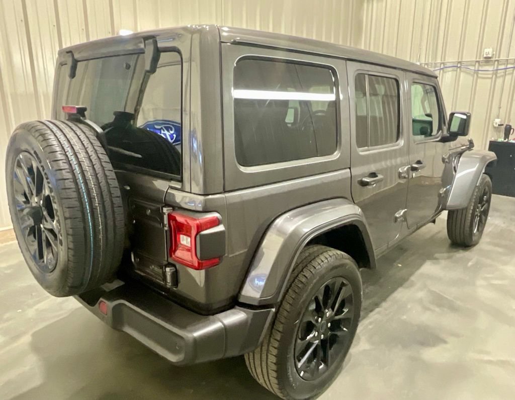 Used 2025 Jeep Wrangler Unlimited Sahara w/ Safety Group AWD/4WD image 23