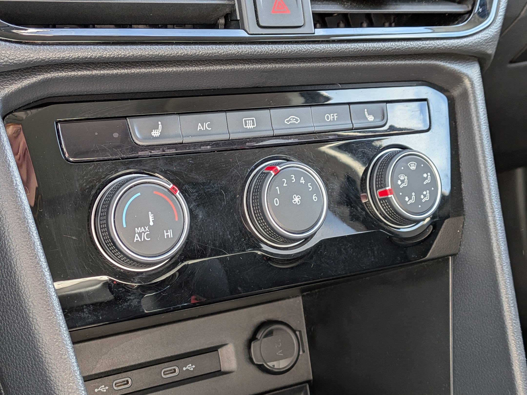 Certified 2023 Volkswagen Taos SE w/ Panoramic Sunroof Package image 24