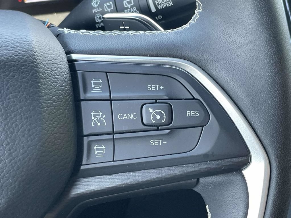 Used 2023 Jeep Grand Cherokee L Laredo AWD/4WD image 32