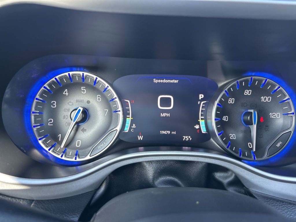 Used 2024 Chrysler Pacifica Touring-L w/ Uconnect Theater Family Group image 21