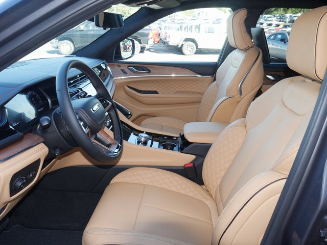 New 2025 Jeep Grand Cherokee L Summit image 2