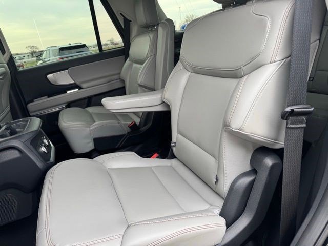 Used 2025 Ford Expedition Active image 26