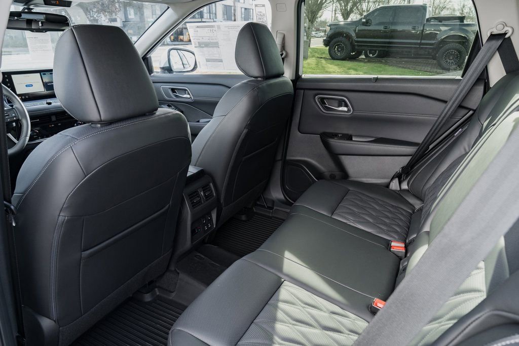 New 2026 Nissan Rogue Platinum image 23