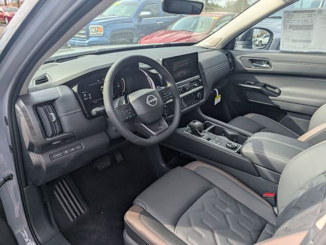 New 2026 Nissan Pathfinder Platinum image 13