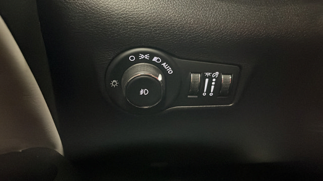 Used 2025 Jeep Compass Limited AWD/4WD image 31