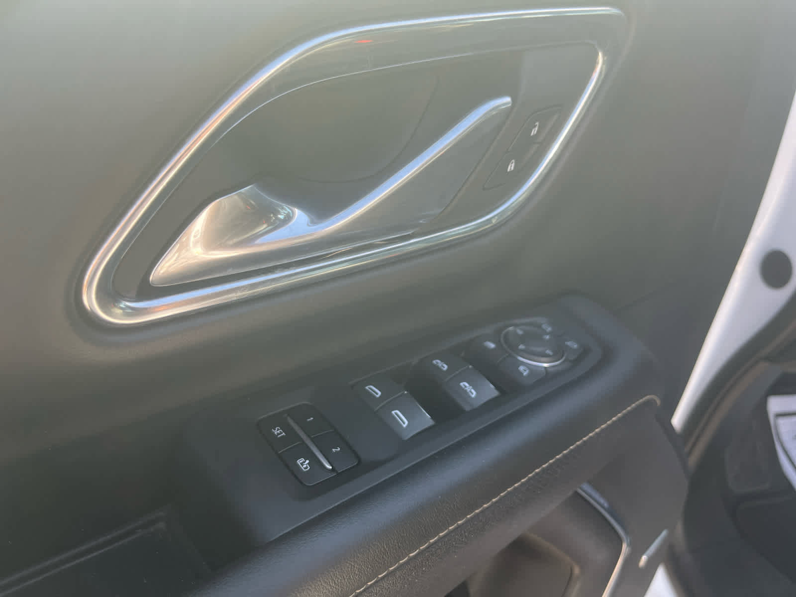 Used 2023 Chevrolet Suburban Premier image 18