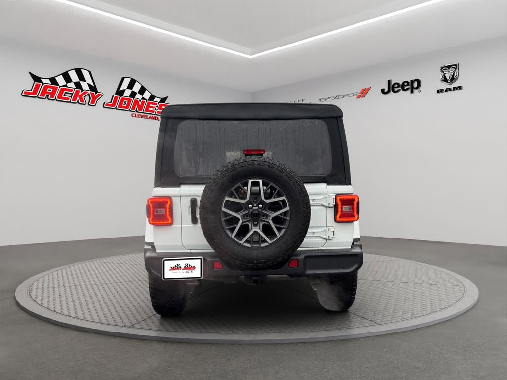 Used 2024 Jeep Wrangler Sahara image 8