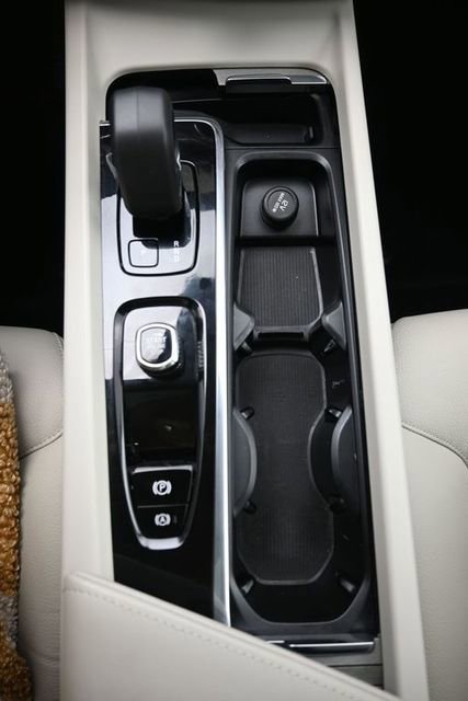 Used 2024 Volvo XC60 B5 Plus image 11