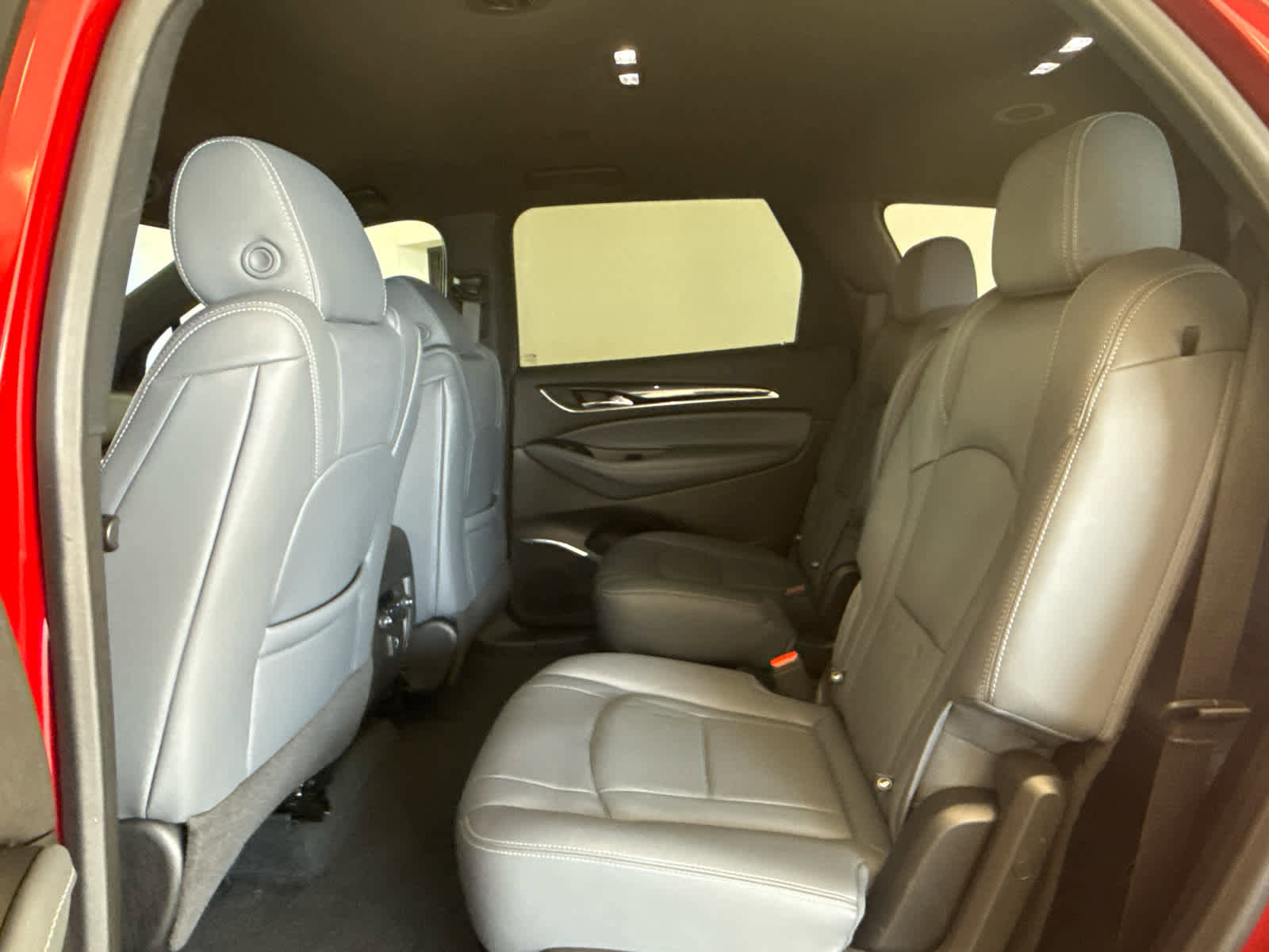 Used 2023 Buick Enclave Essence image 10