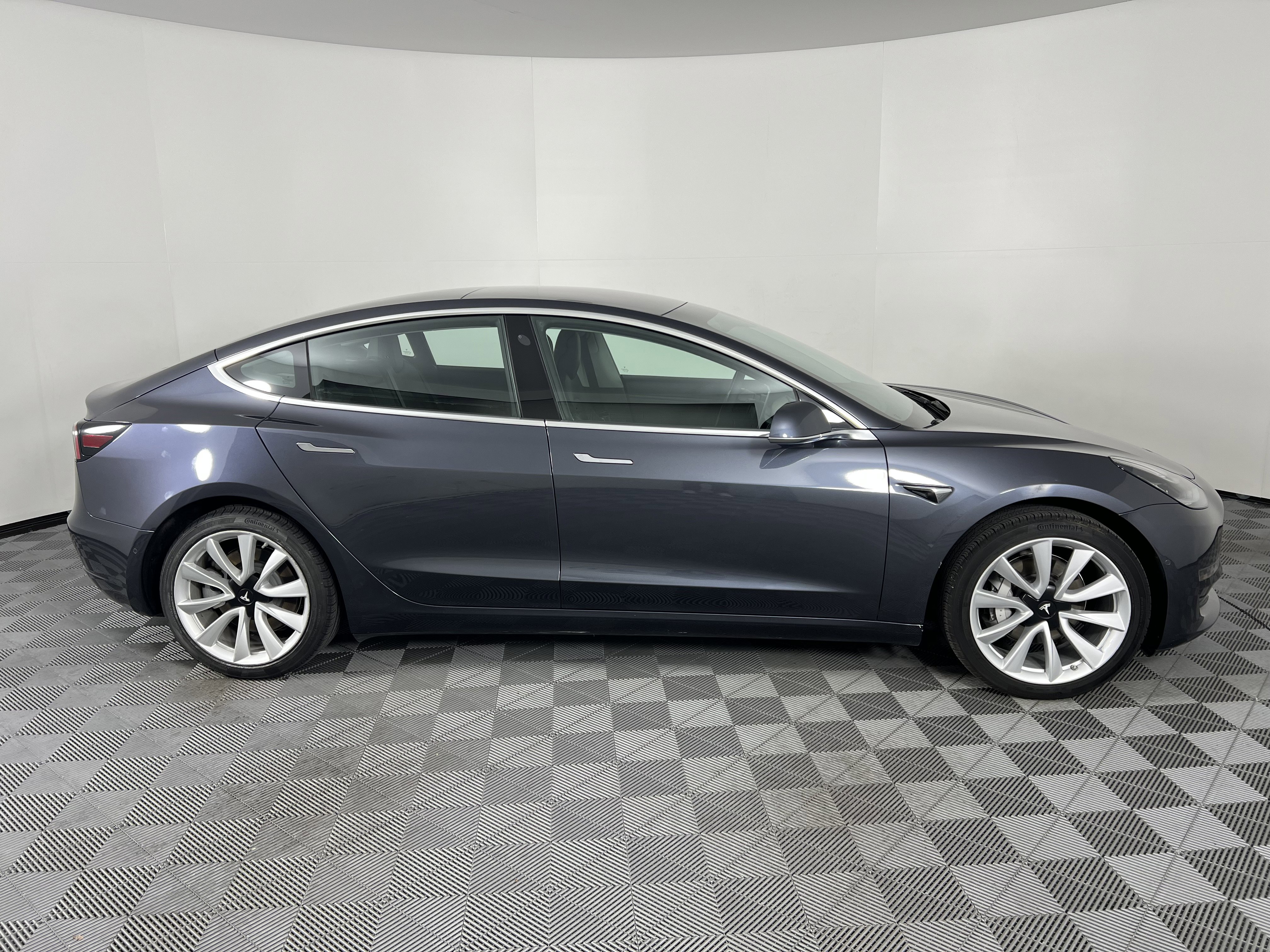Used 2018 Tesla Model 3 Long Range RWD image 13