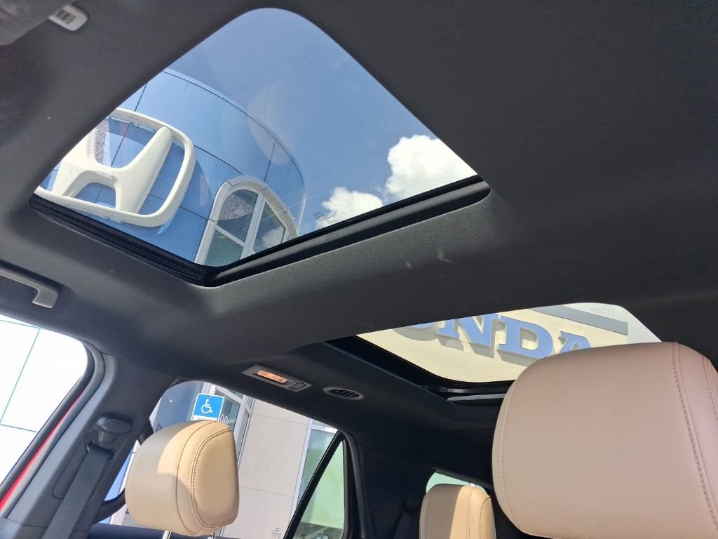 Used 2016 Ford Explorer XLT w/ Equipment Group 202A FWD image 18