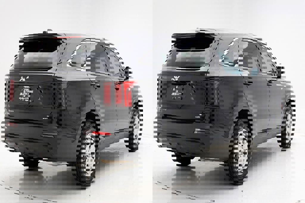 Used 2023 Kia Sorento LX image 9