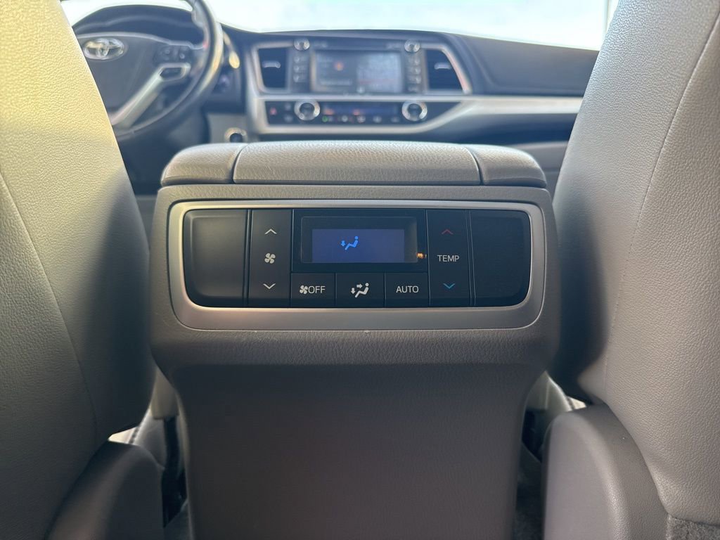 Used 2018 Toyota Highlander XLE image 36